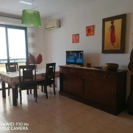 דירה Deborah House